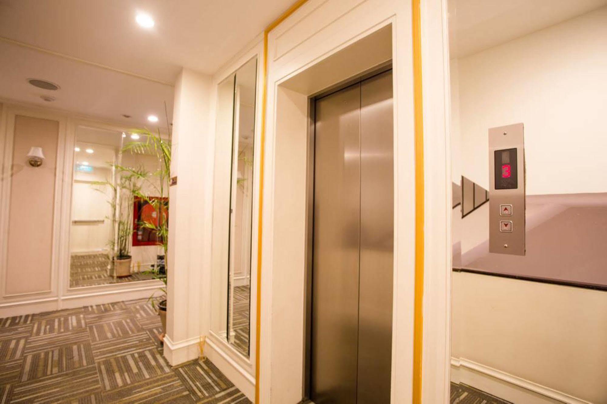 Aphrodite Inn Bangkok Eksteriør billede